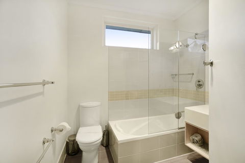 Adelaide Road Motor Lodge - Travel Search 11