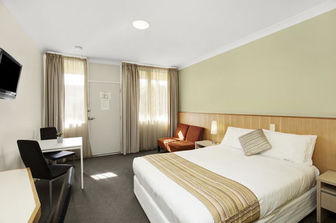 Adelaide Road Motor Lodge - Travel Search 17
