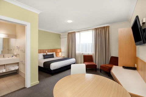 Adelaide Road Motor Lodge - Travel Search 13
