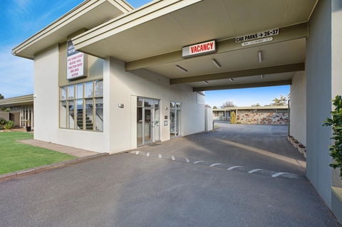Adelaide Road Motor Lodge - Travel Search 6