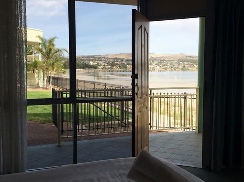 Hilton Beachfront Motel - Travel Search 18