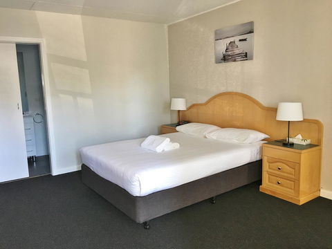 Hilton Beachfront Motel - Travel Search 31