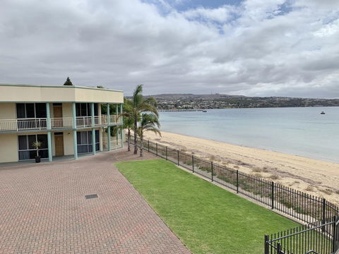 Hilton Beachfront Motel - Travel Search 13