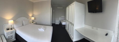 Hilton Beachfront Motel - Travel Search 39