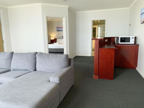 Hilton Beachfront Motel - Travel Search 16