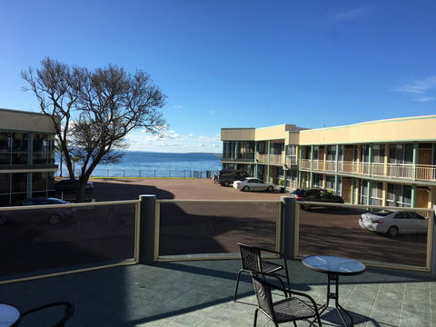 Hilton Beachfront Motel - Travel Search 22