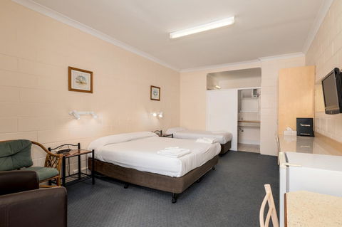 Blue Seas Motel - Travel Search 1