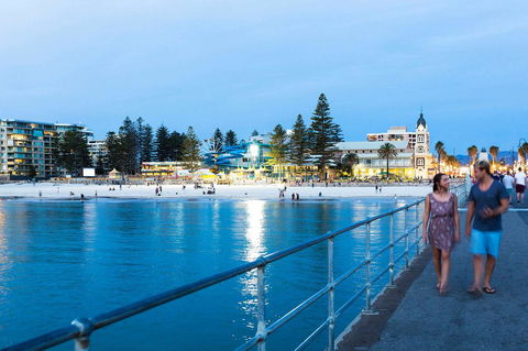 Beachside Luxury & Comfort, Ocean Views In Glenelg - Tourism Guide 33