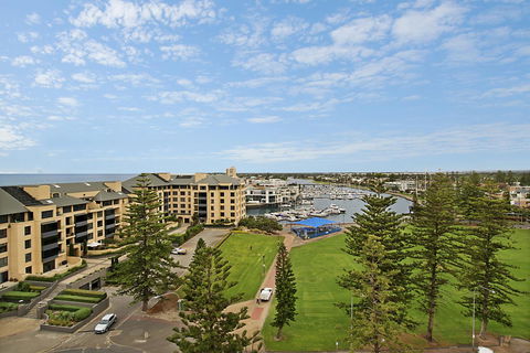 Beachside Luxury & Comfort, Ocean Views In Glenelg - Tourism Guide 26