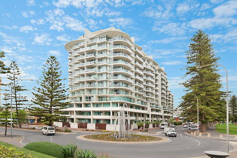 Beachside Luxury & Comfort, Ocean Views In Glenelg - Tourism Guide 22