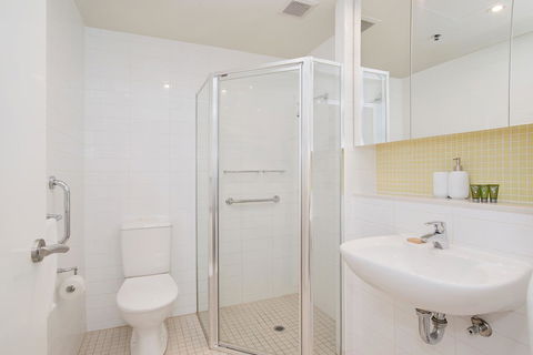 Beachside Luxury & Comfort, Ocean Views In Glenelg - Tourism Guide 21