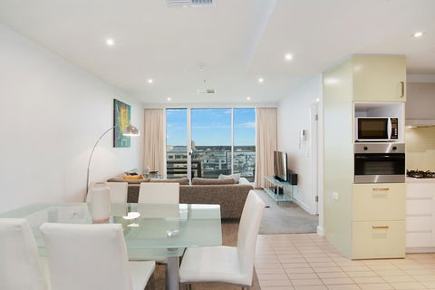 Beachside Luxury & Comfort, Ocean Views In Glenelg - Tourism Guide 7