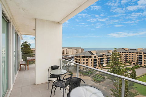 Beachside Luxury & Comfort, Ocean Views In Glenelg - Tourism Guide 2