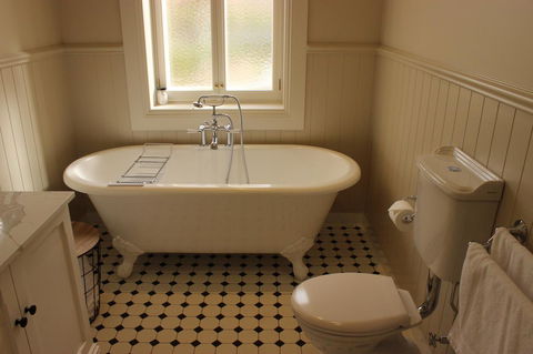 OXENBERRY FARM - Travel Agents 5