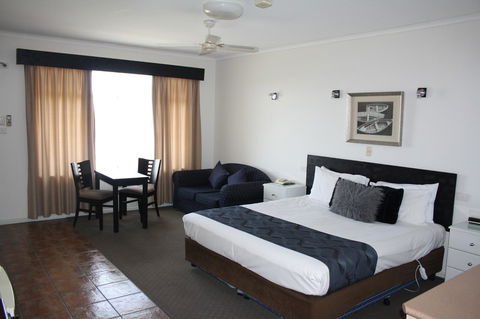 Lakeview Motel And Apartments - Cruises Travel 1