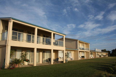 Lakeview Motel And Apartments - Cruises Travel 2