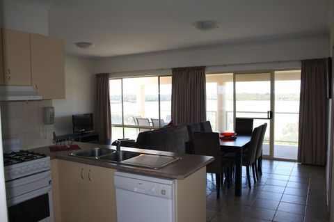 Lakeview Motel And Apartments - Cruises Travel 5
