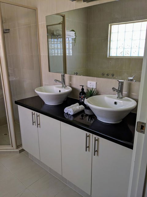 Ochre Point Beach House On Moana Seafront - Travel Search 10