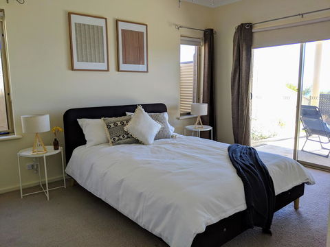 Ochre Point Beach House On Moana Seafront - Travel Search 11