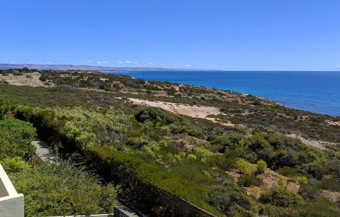 Ochre Point Beach House On Moana Seafront - Travel Search 6
