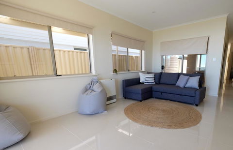 Ochre Point Beach House On Moana Seafront - Travel Search 15