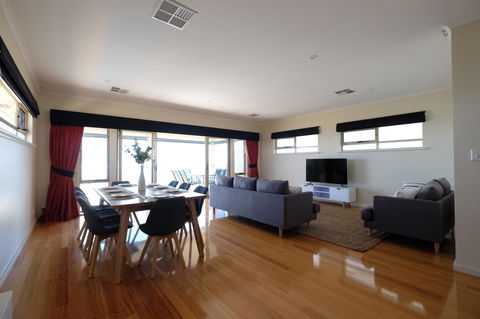 Ochre Point Beach House On Moana Seafront - Travel Search 5