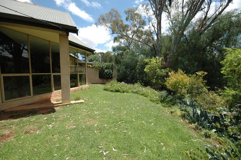 Burra Motor Inn - Travel Search 23