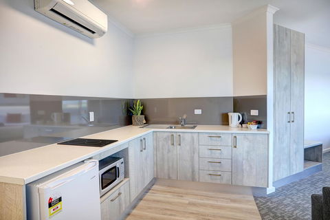 Limani Motel - Travel Search 13