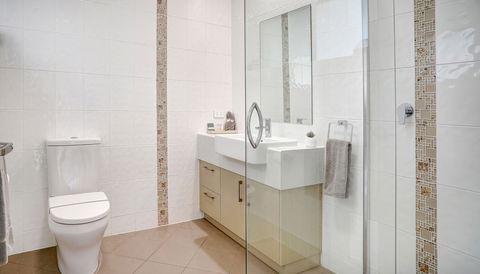 Limani Motel - Travel Search 25