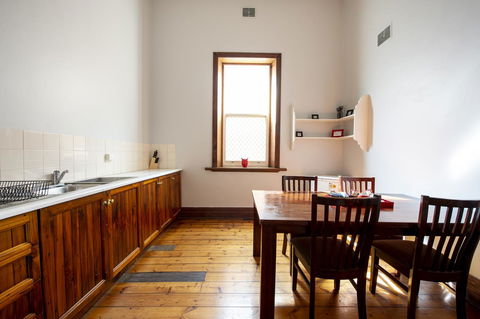City Centre Motel Hotel - Travel Search 5