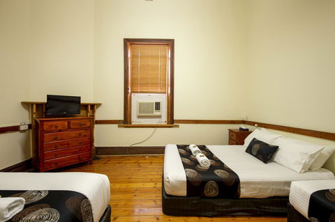 City Centre Motel Hotel - Travel Search 1