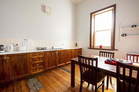 City Centre Motel Hotel - Travel Search 4