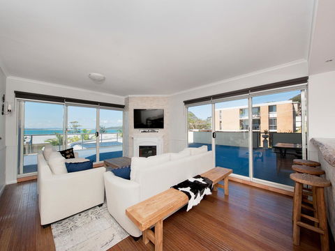 Ramada Resort By Wyndham Shoal Bay - Cruises Travel 11