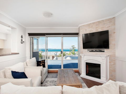 Ramada Resort By Wyndham Shoal Bay - Cruises Travel 10
