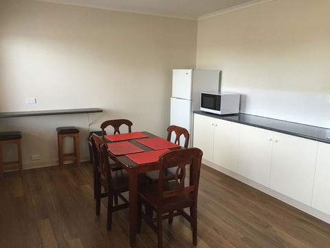 Blue Lake Motel - Travel Search 26