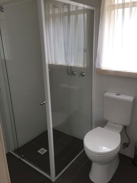 Blue Lake Motel - Travel Search 17