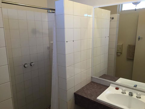 Blue Lake Motel - Travel Search 19