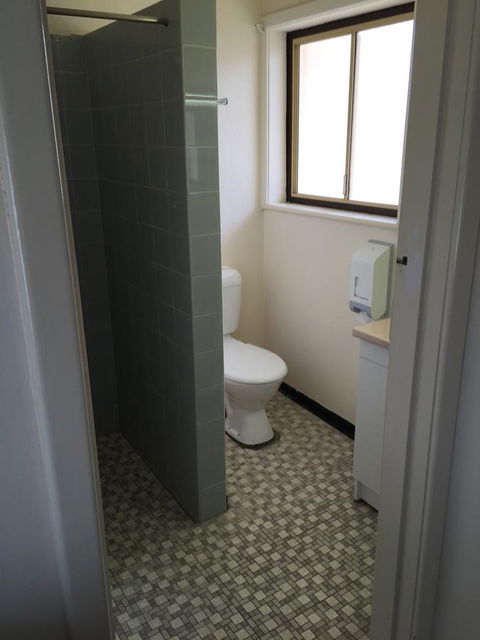 Blue Lake Motel - Travel Search 22