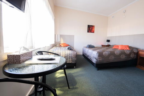 Blue Lake Motel - Travel Search 15