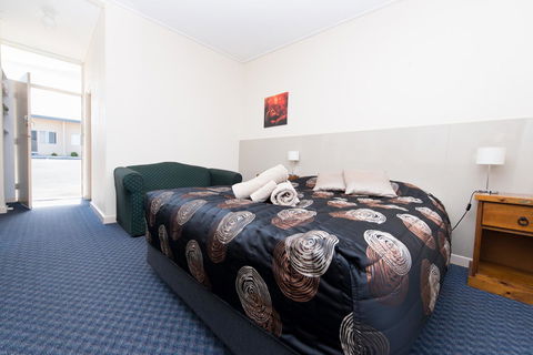 Blue Lake Motel - Travel Search 13