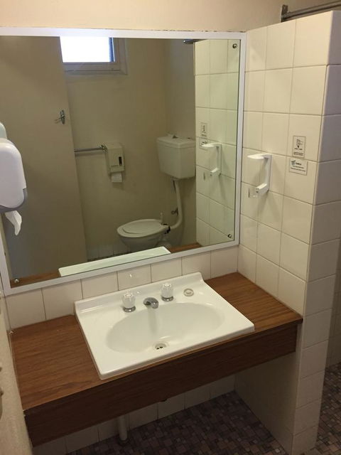 Blue Lake Motel - Travel Search 28