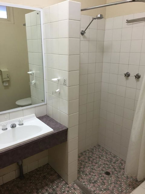 Blue Lake Motel - Travel Search 21