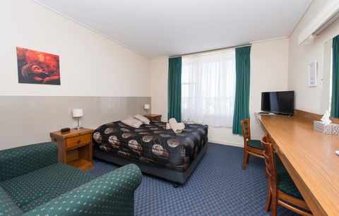 Blue Lake Motel - Travel Search 14