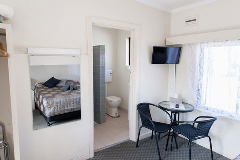 Blue Lake Motel - Travel Search 6