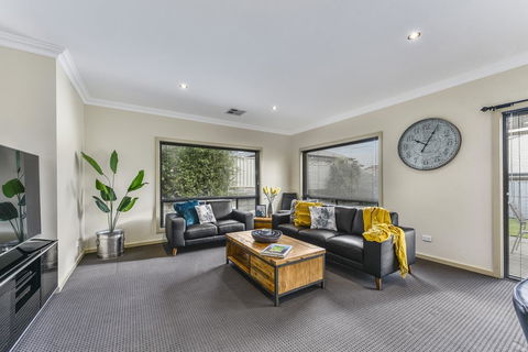 Accommodation On Lansell 2 - Travel Search 8