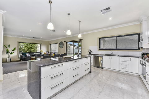 Accommodation On Lansell 2 - Travel Search 4