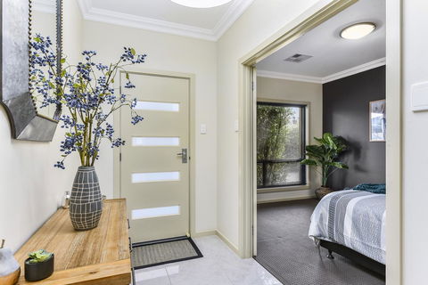 Accommodation On Lansell 2 - Travel Search 2