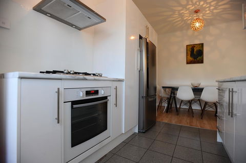 Glenelg Holiday Apartments-The Broadway - Travel Search 3