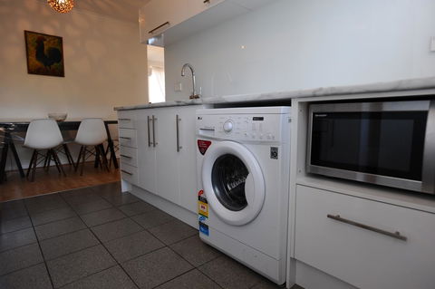 Glenelg Holiday Apartments-The Broadway - Travel Search 4