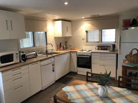 Goolwa Marinerâ€™s Cottage - Free Wifi And Pet Friendly - Centrally Located In Historic Region - Travel Search 8